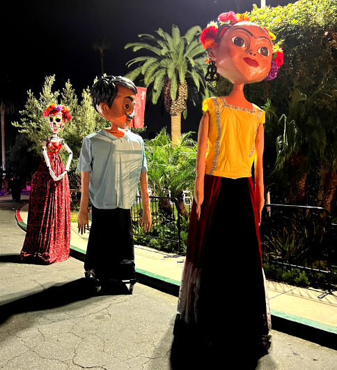 Day of the Dead statues